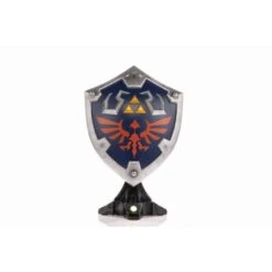 Legend Of Zelda: Breath Of The Wild - Hylian Shield - Collectors Edition With Led Stand [Nintendo] -Figuras Maquetas Tienda legend of zelda breath of the wild hylian shield standard edition ver nintendo 1 30